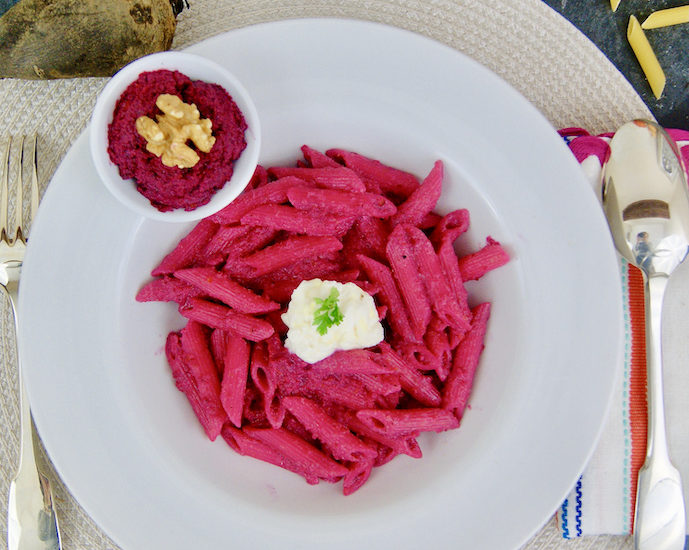 Pâtes au pesto de betterave rouge