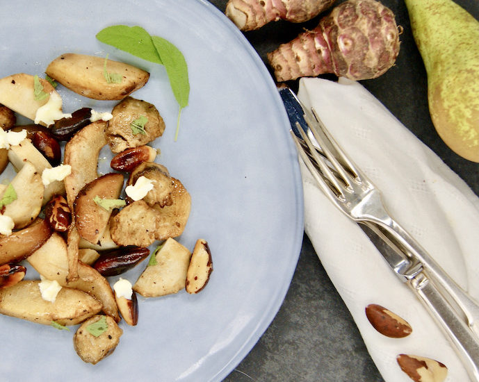 Salade de topinambours, poires, chèvre et noix du Brésil