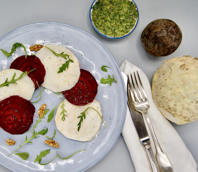 Ravioles de betterave et de céleri-rave au chèvre et pesto de roquette
