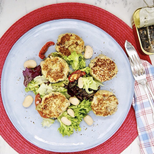 Croquettes de sardines et salade d’haricots blancs aux tomates