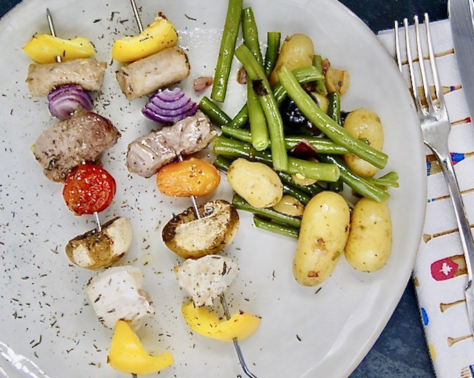Brochettes royales et salade de pommes de terre aux haricots verts