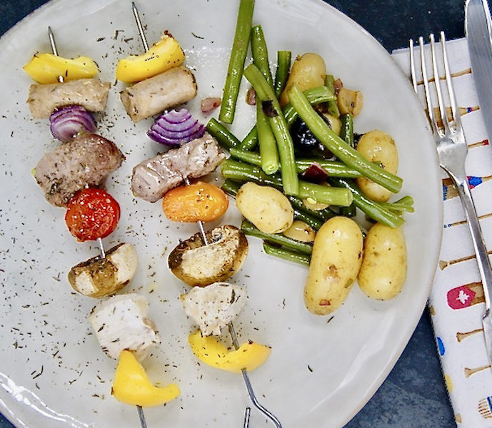 Brochettes royales et salade de pommes de terre aux haricots verts