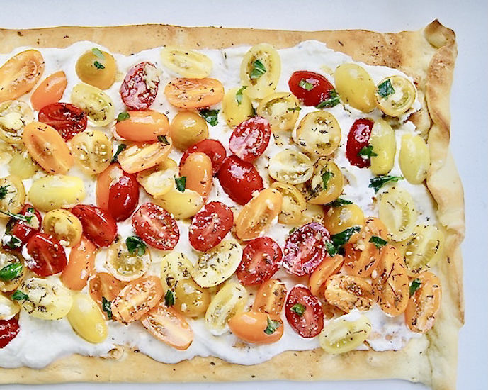 Foccacia aux tomates cerise et aux herbes