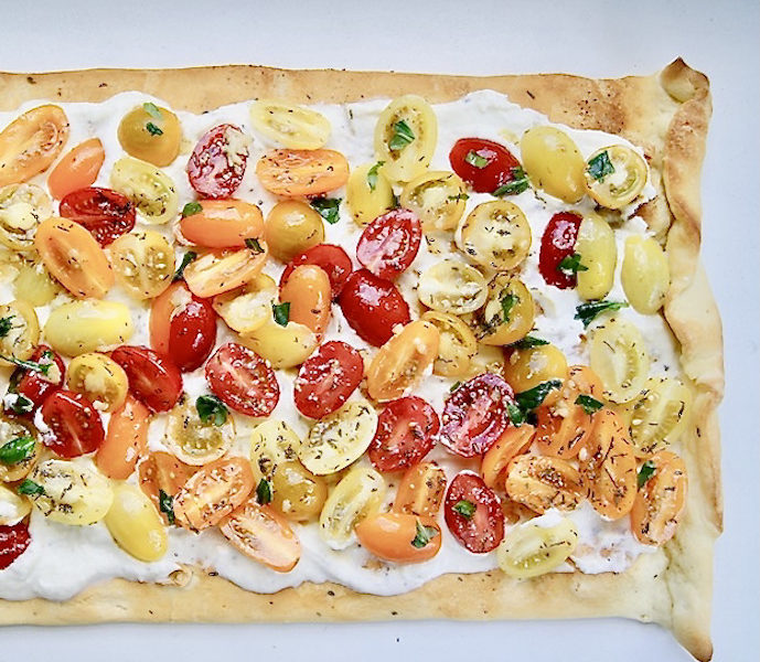 Foccacia aux tomates cerise et aux herbes