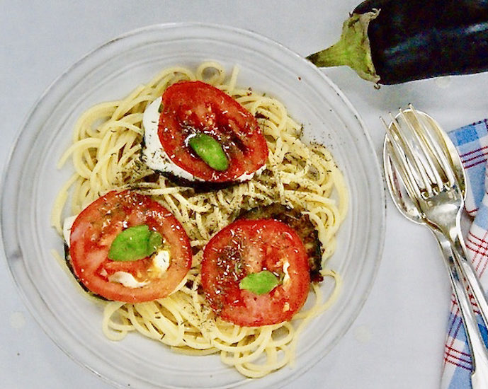 Pâtes aux aubergines panées caprese