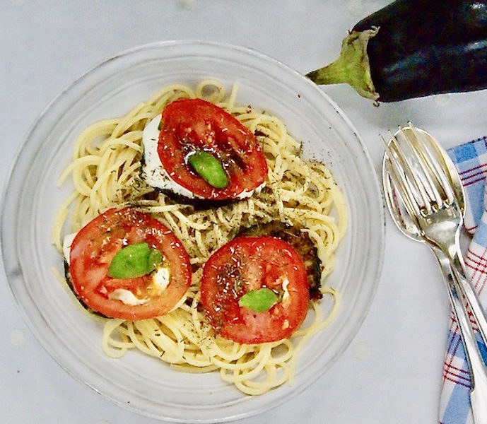 Pâtes aux aubergines panées caprese