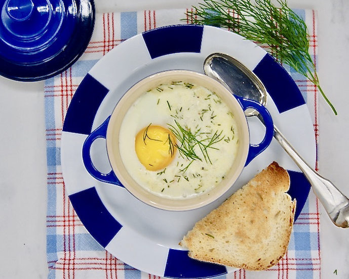 Oeufs cocotte au crabe et aux herbes