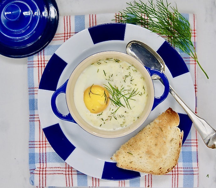 Oeufs cocotte au crabe et aux herbes