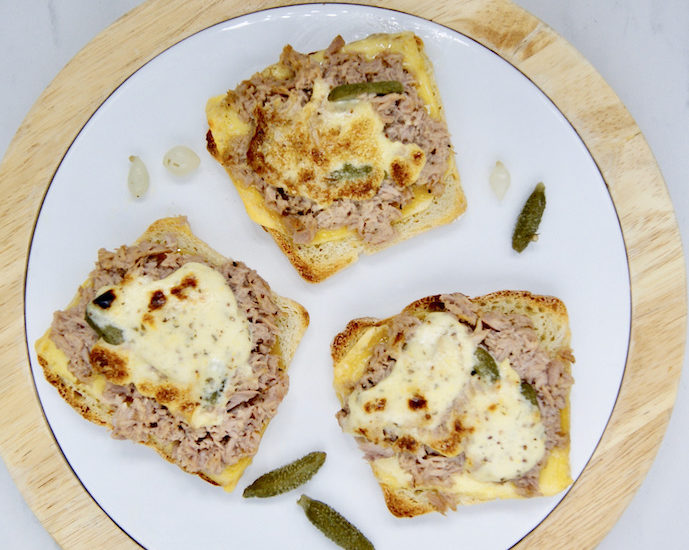 Toasts au thon gratiné