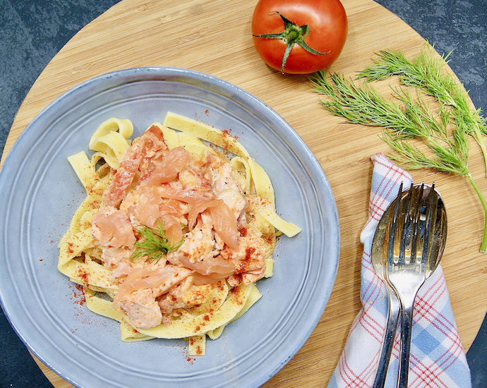 Tagliatelle au saumon et crème tomatée