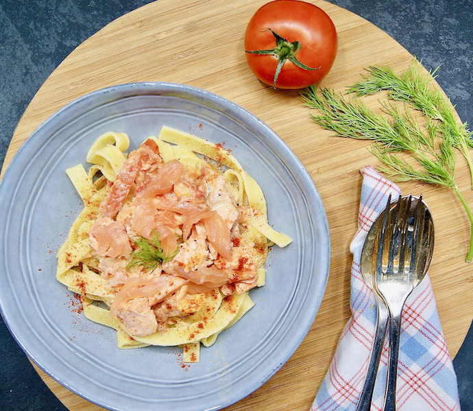 Tagliatelle au saumon et crème tomatée