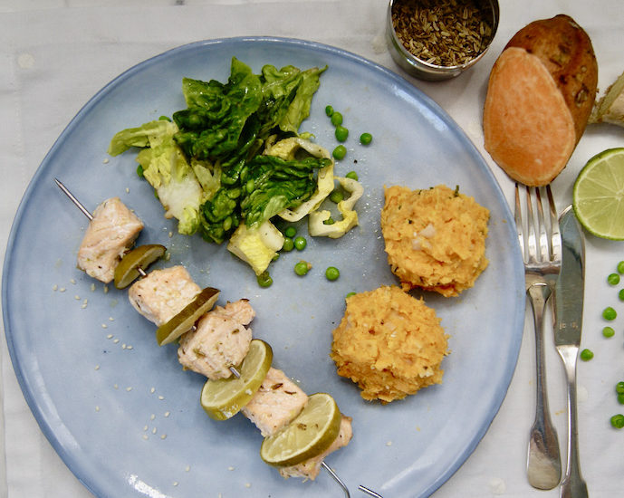Brochettes de saumon mariné, aïoli de patates douces