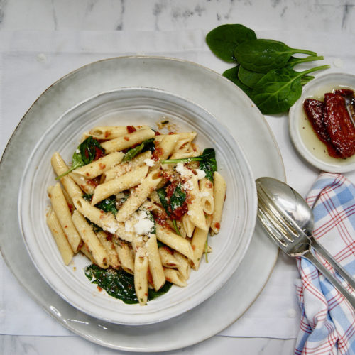 Pâtes aux épinards et au pesto de tomates séchées