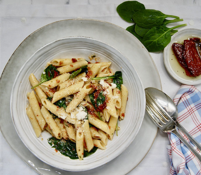 Pâtes aux épinards et au pesto de tomates séchées