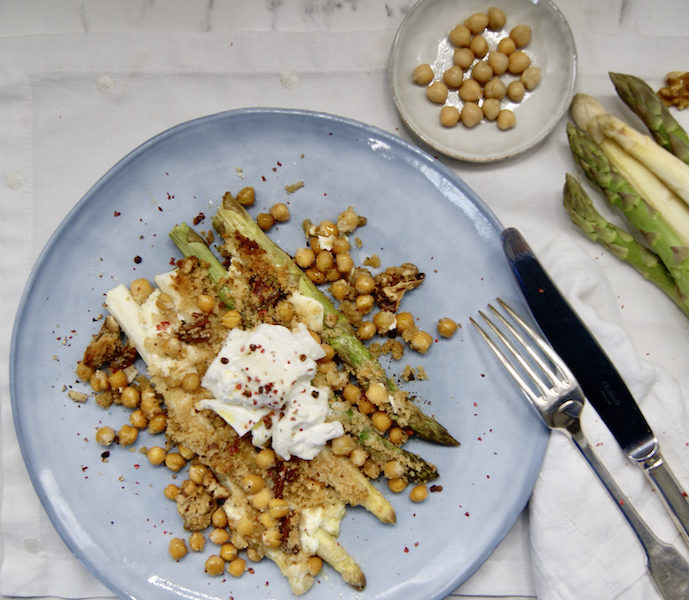 Asperges, pois chiches et burrata gratinée