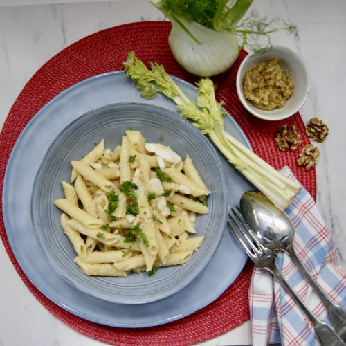 Salade de pâtes au pesto de noix, fenouil et céleri