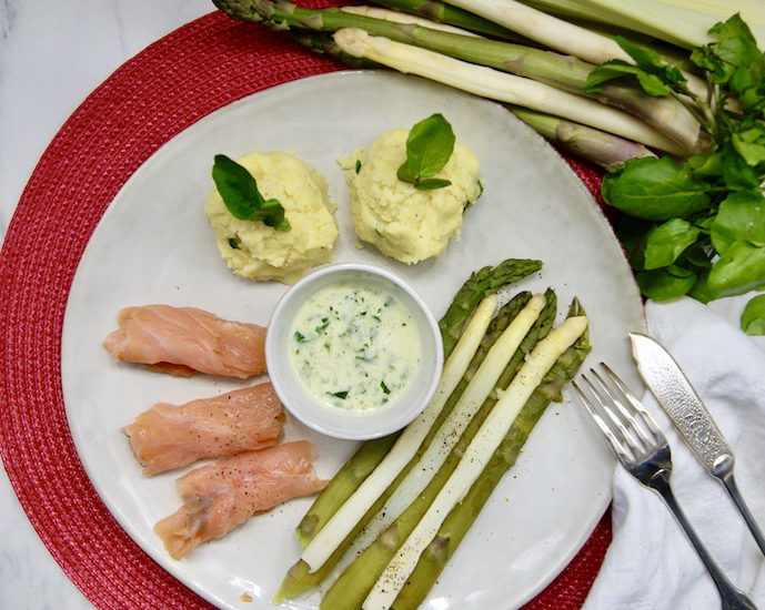 Asperges, purée de cresson et saumon fumé