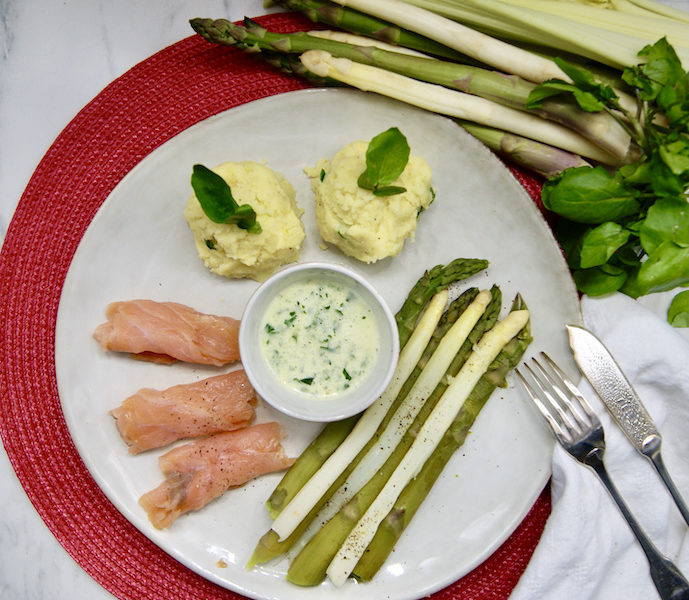 Asperges, purée de cresson et saumon fumé