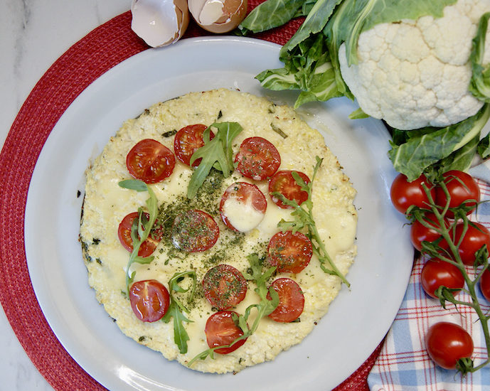 Pizza de chou-fleur aux tomates cerise