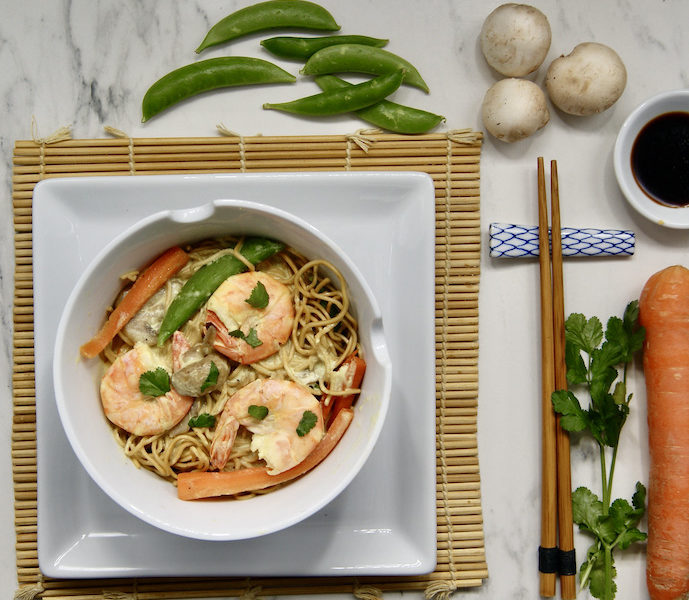 Nouilles aux crevettes et lait de coco parfumé au curry