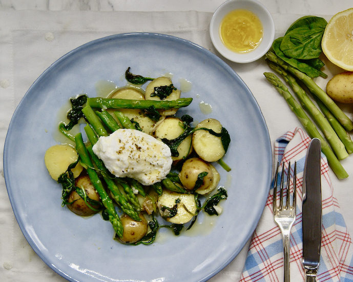Asperges et pommes de terre, sauce citronnée et oeuf poché