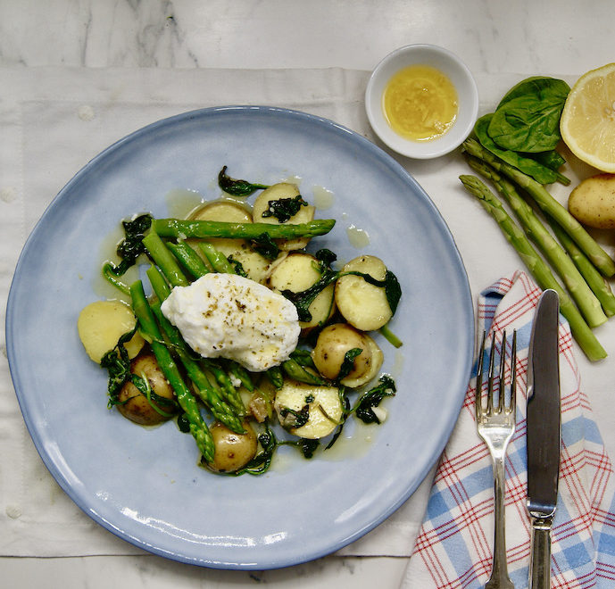 Asperges et pommes de terre, sauce citronnée et oeuf poché