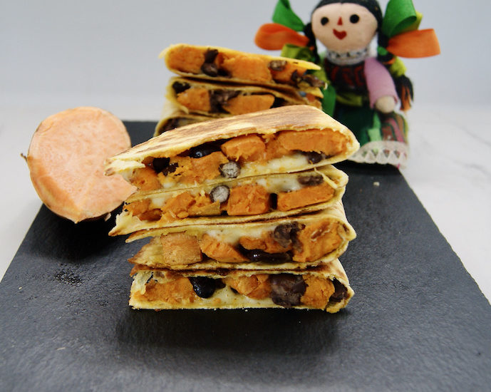 Quesadillas de patates douces grillées et haricots noirs