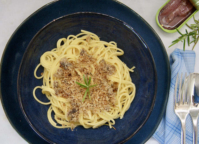 Spaghetti aux anchois et à la chapelure
