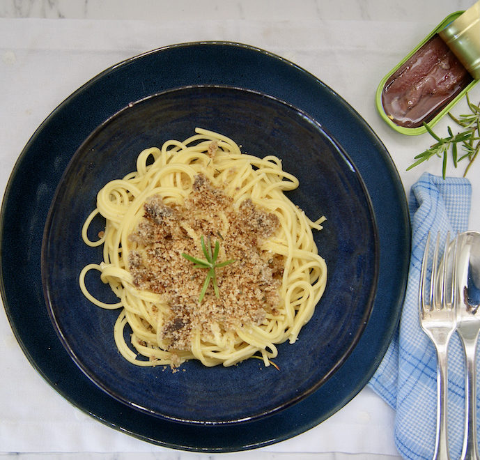 Spaghetti aux anchois et à la chapelure