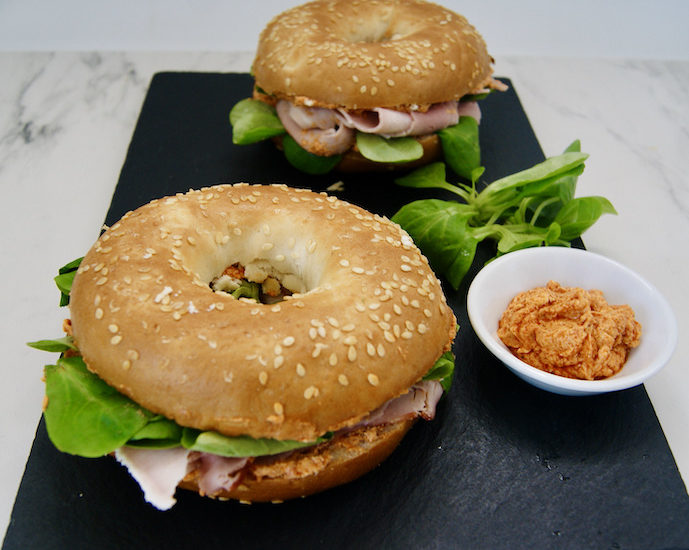 Bagel dinde et chutney de tomates