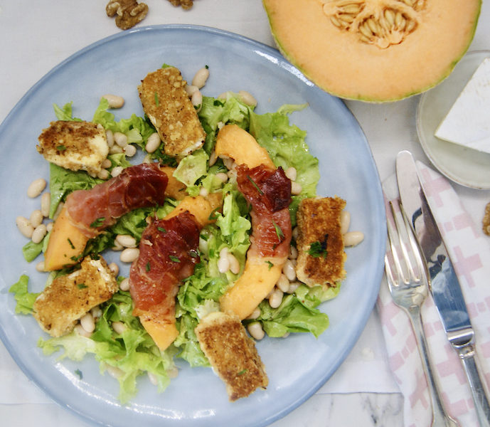 Salade de melon, haricots blancs et camembert pané