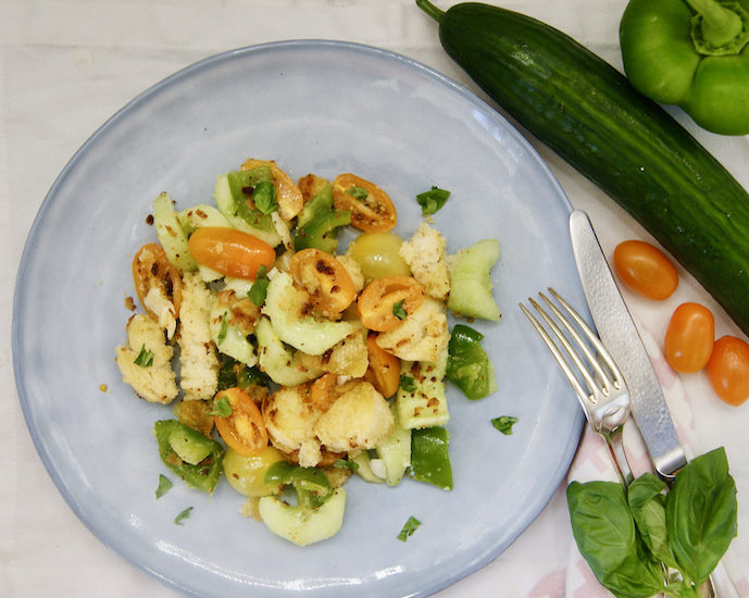Panzanella aux concombres et poivrons