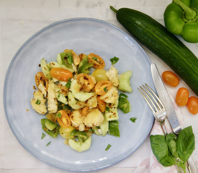 Panzanella aux concombres et poivrons