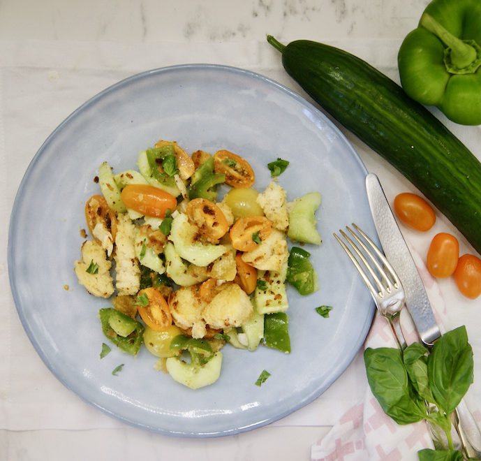 Panzanella aux concombres et poivrons