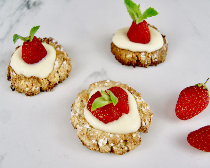 Biscuit, crème vanille et fraises
