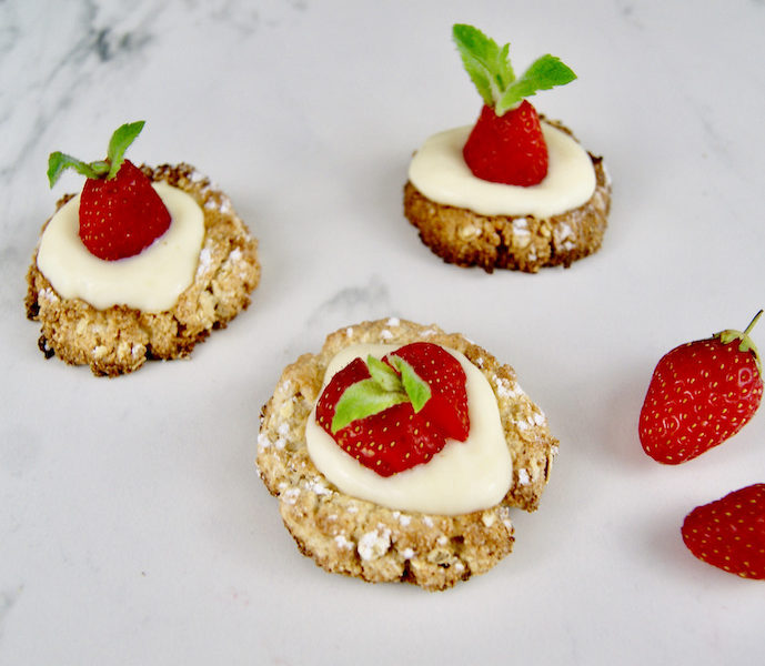 Biscuit, crème vanille et fraises
