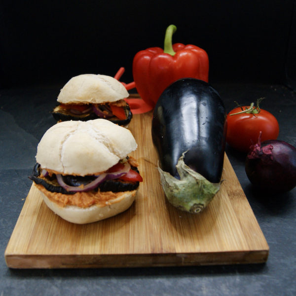 Sandwich aux aubergines et houmous de tomates séchées
