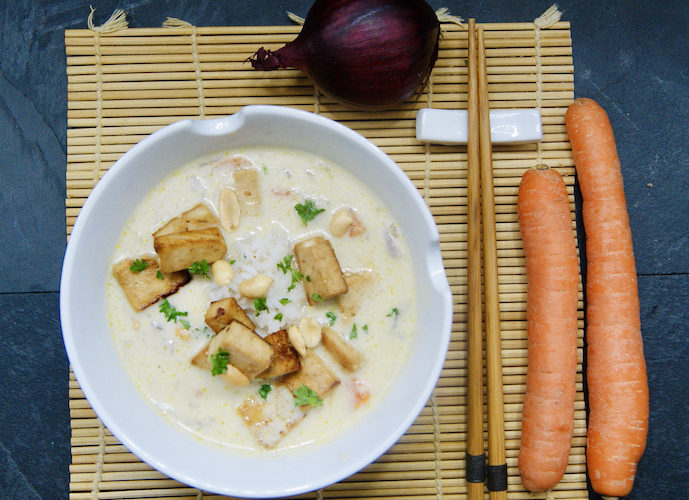 Soupe-repas thaïe au gingembre et tofu croustillant