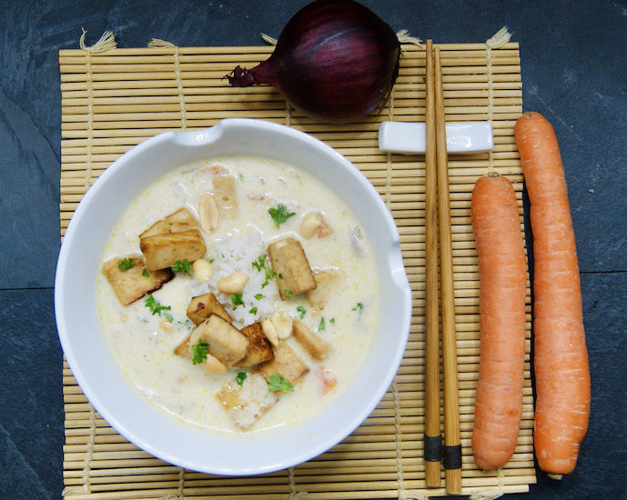 Soupe-repas thaïe au gingembre et tofu croustillant