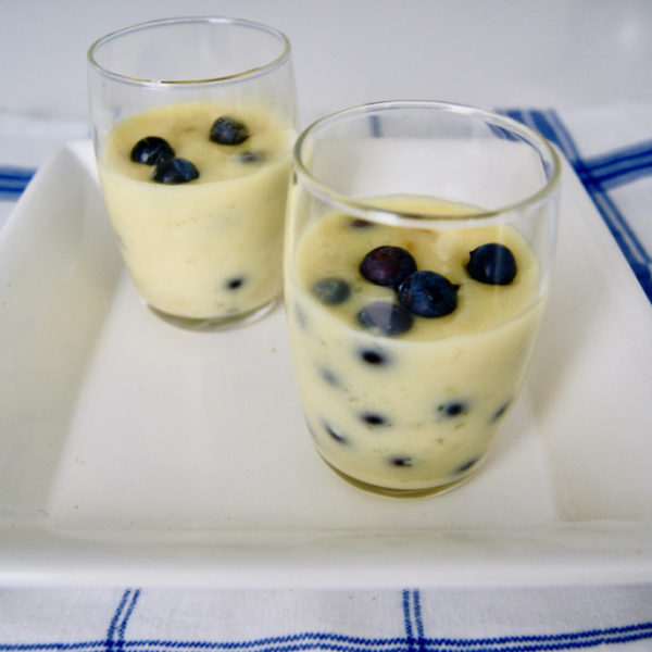 Mousse au chocolat blanc aux myrtilles