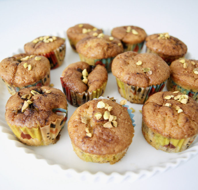 Petits gâteaux aux pêches caramélisées