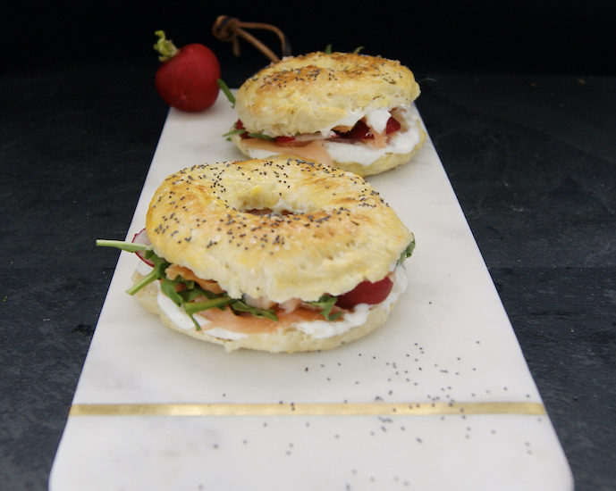 Bagel fait maison au saumon fumé