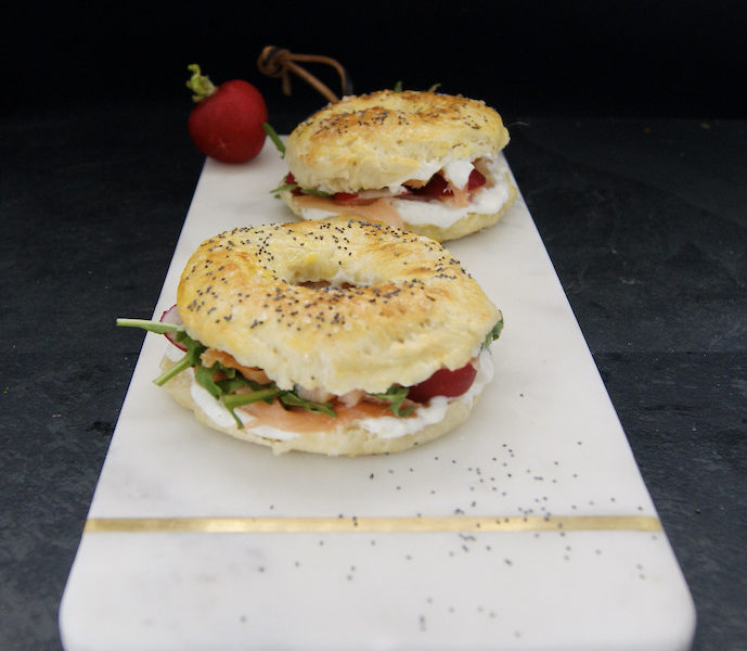 Bagel fait maison au saumon fumé