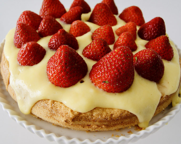 Génoise garnie aux fraises