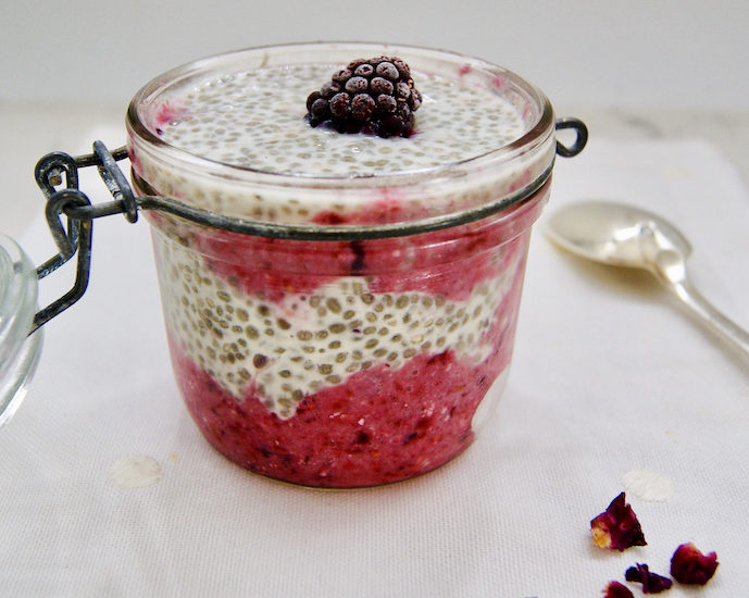 Pouding de chia et « nice cream » aux mûres