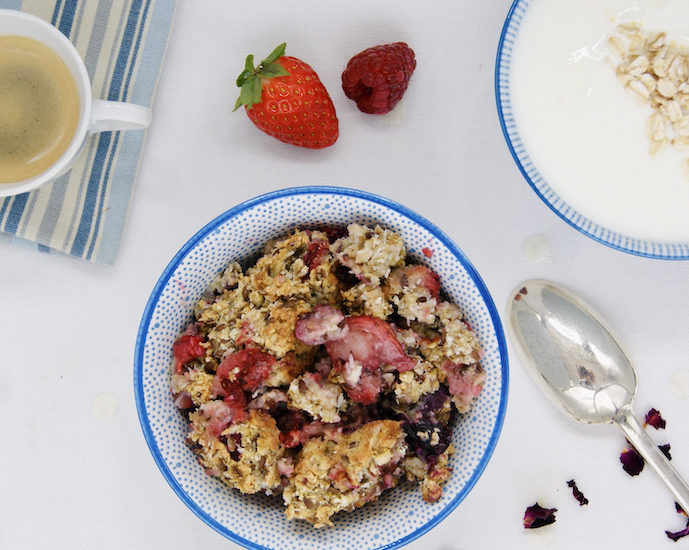 Porridge aux petits fruits et à la noix de coco