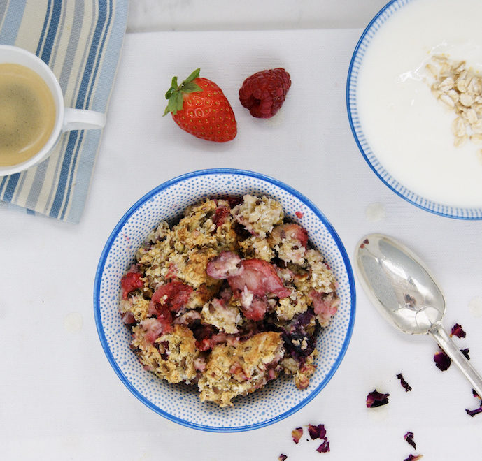 Porridge aux petits fruits et à la noix de coco