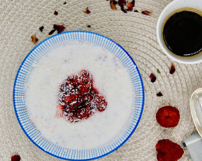 Pouding à la noix de coco et compote de framboises au balsamique