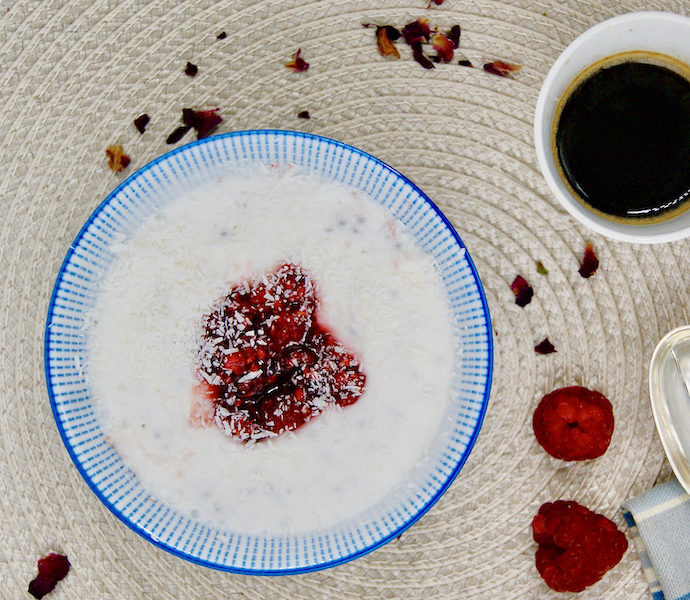 Pouding à la noix de coco et compote de framboises au balsamique