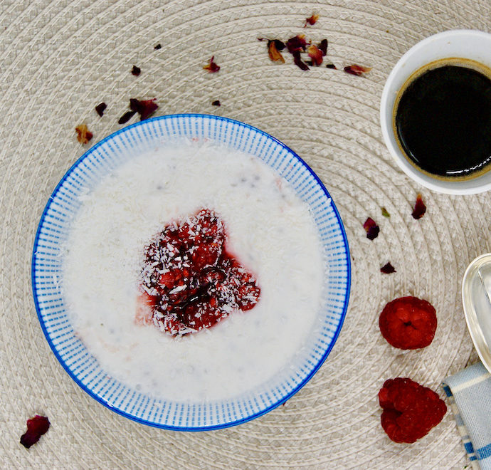 Pouding à la noix de coco et compote de framboises au balsamique
